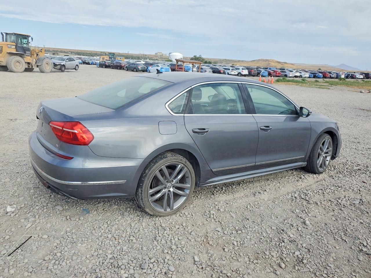 2016 VOLKSWAGEN PASSAT