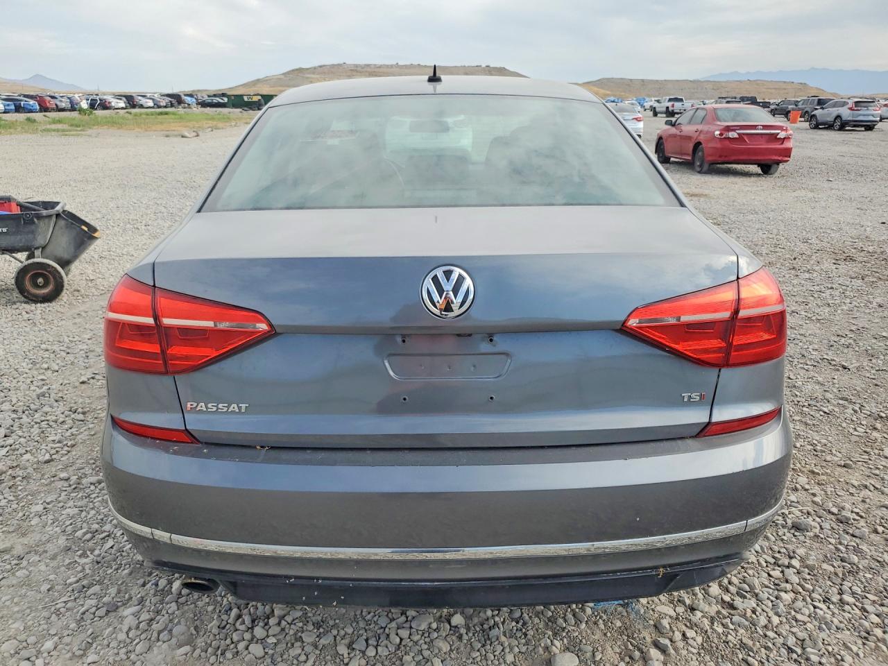 2016 VOLKSWAGEN PASSAT