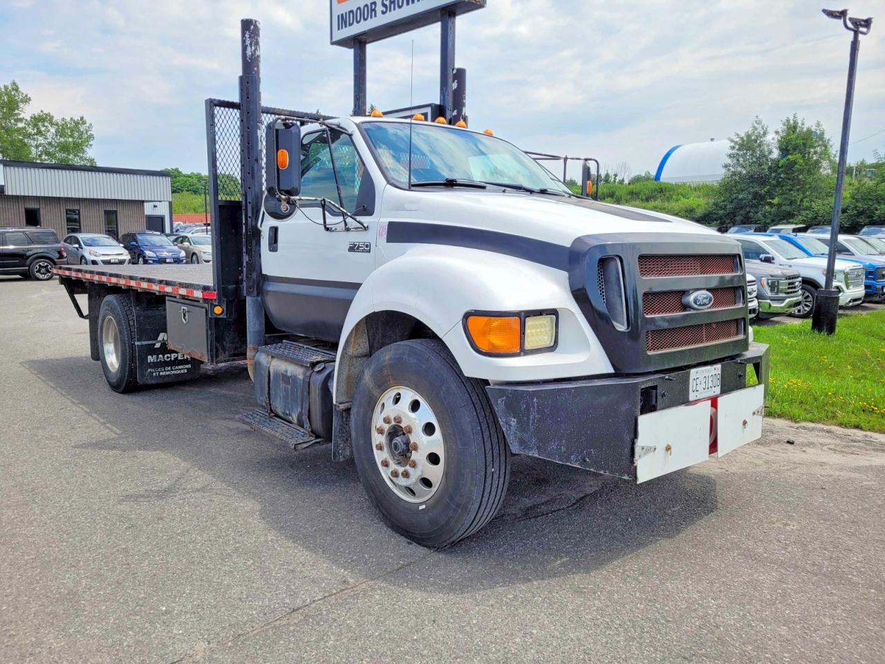 2004 FORD F750