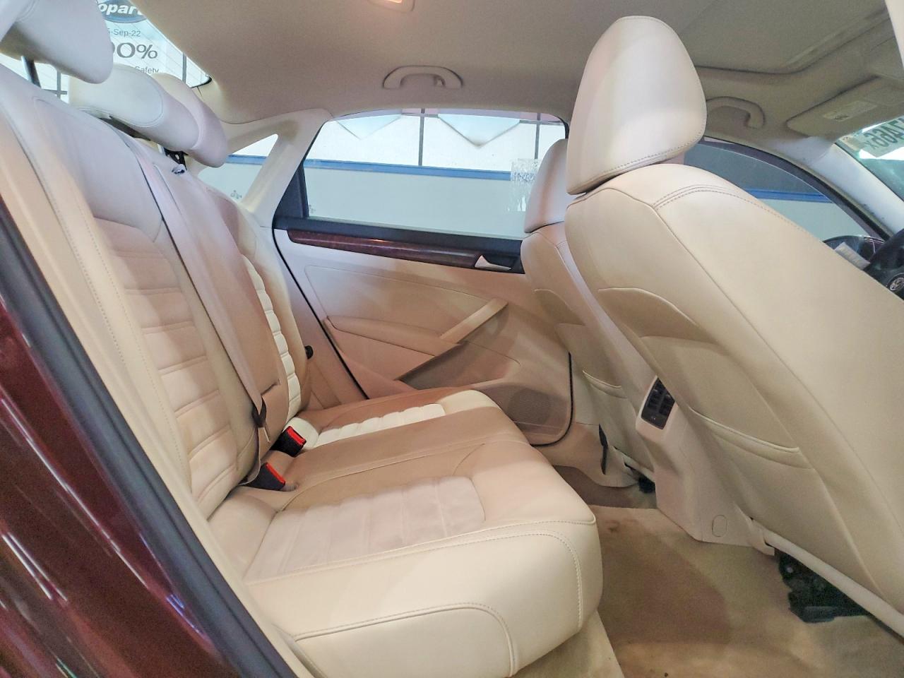 2013 VOLKSWAGEN PASSAT