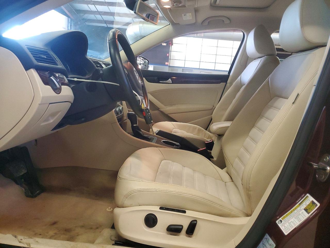 2013 VOLKSWAGEN PASSAT
