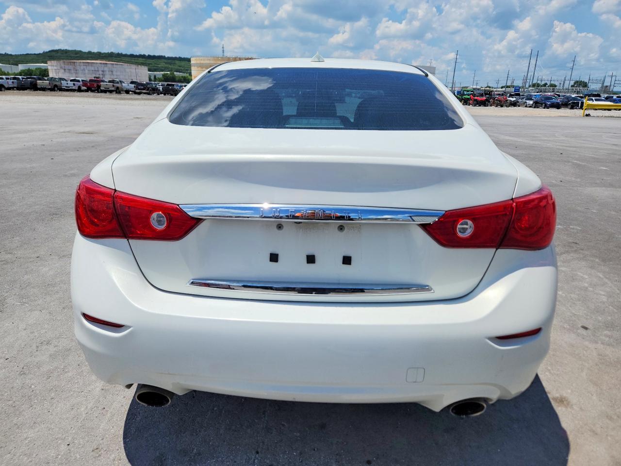 2015 INFINITI Q50
