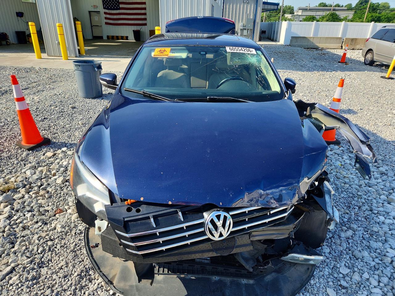 2013 VOLKSWAGEN PASSAT