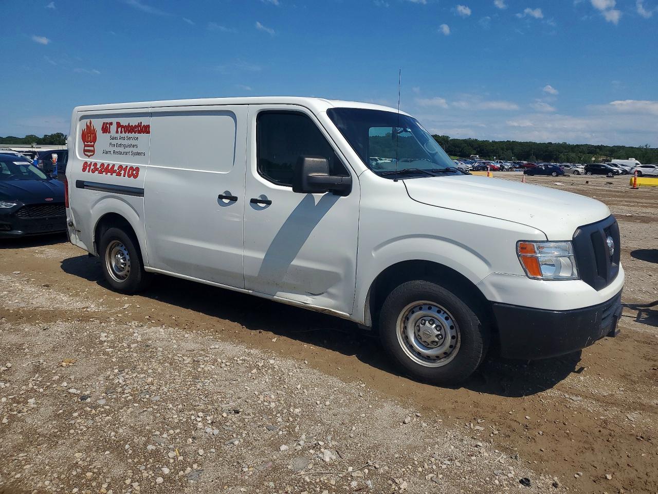 2017 NISSAN NV