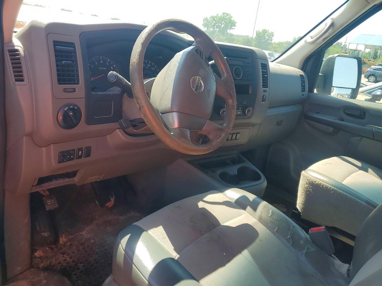 2017 NISSAN NV