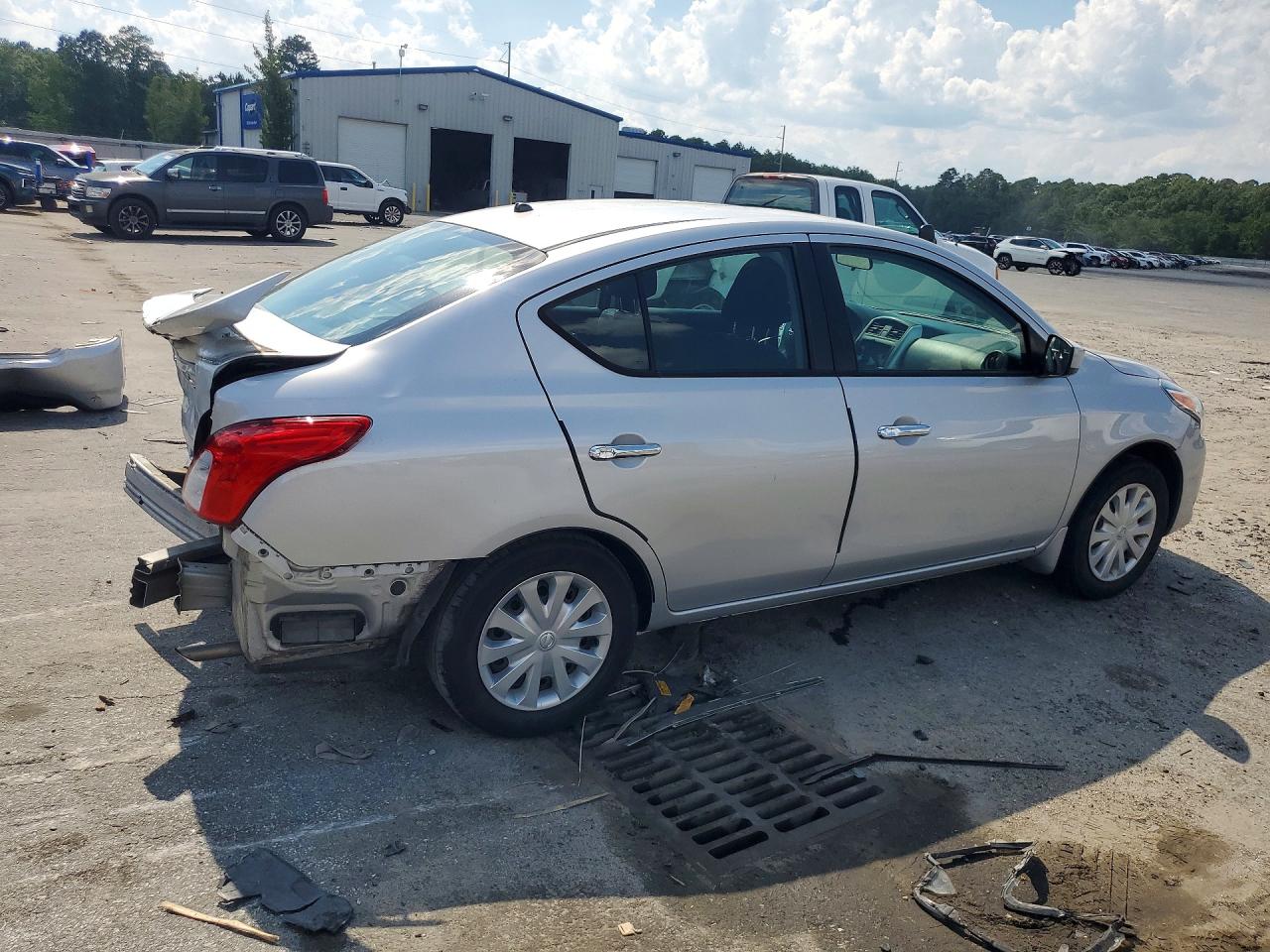 2019 NISSAN VERSA