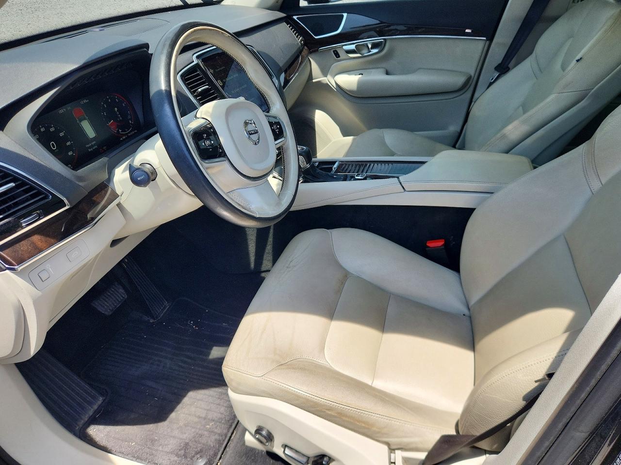 2016 VOLVO XC90
