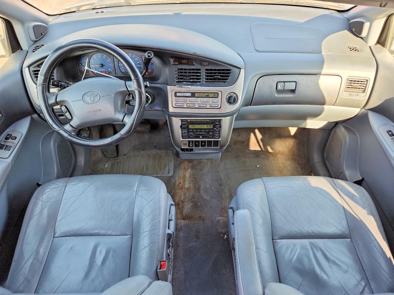 2002 TOYOTA SIENNA