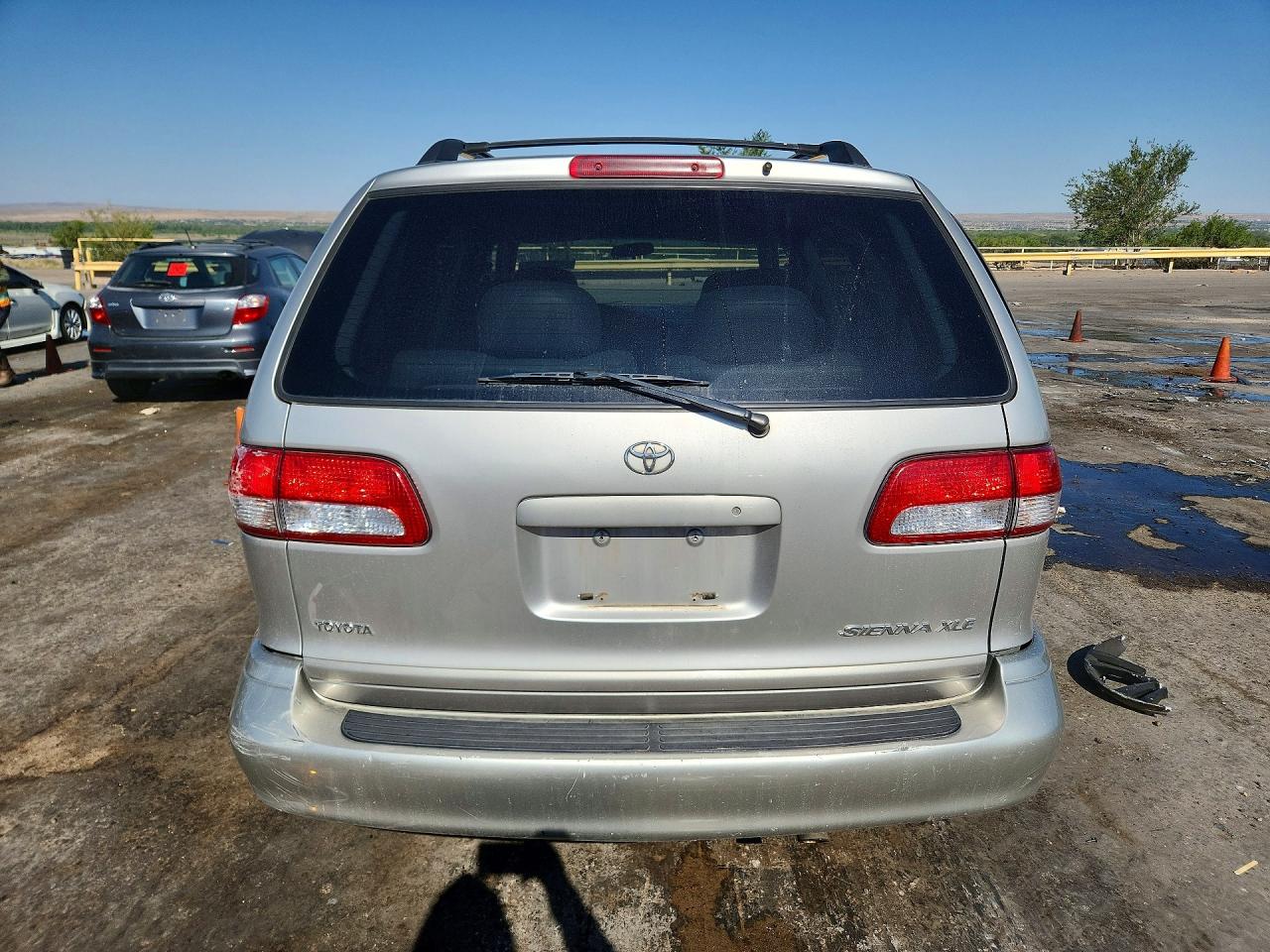 2002 TOYOTA SIENNA