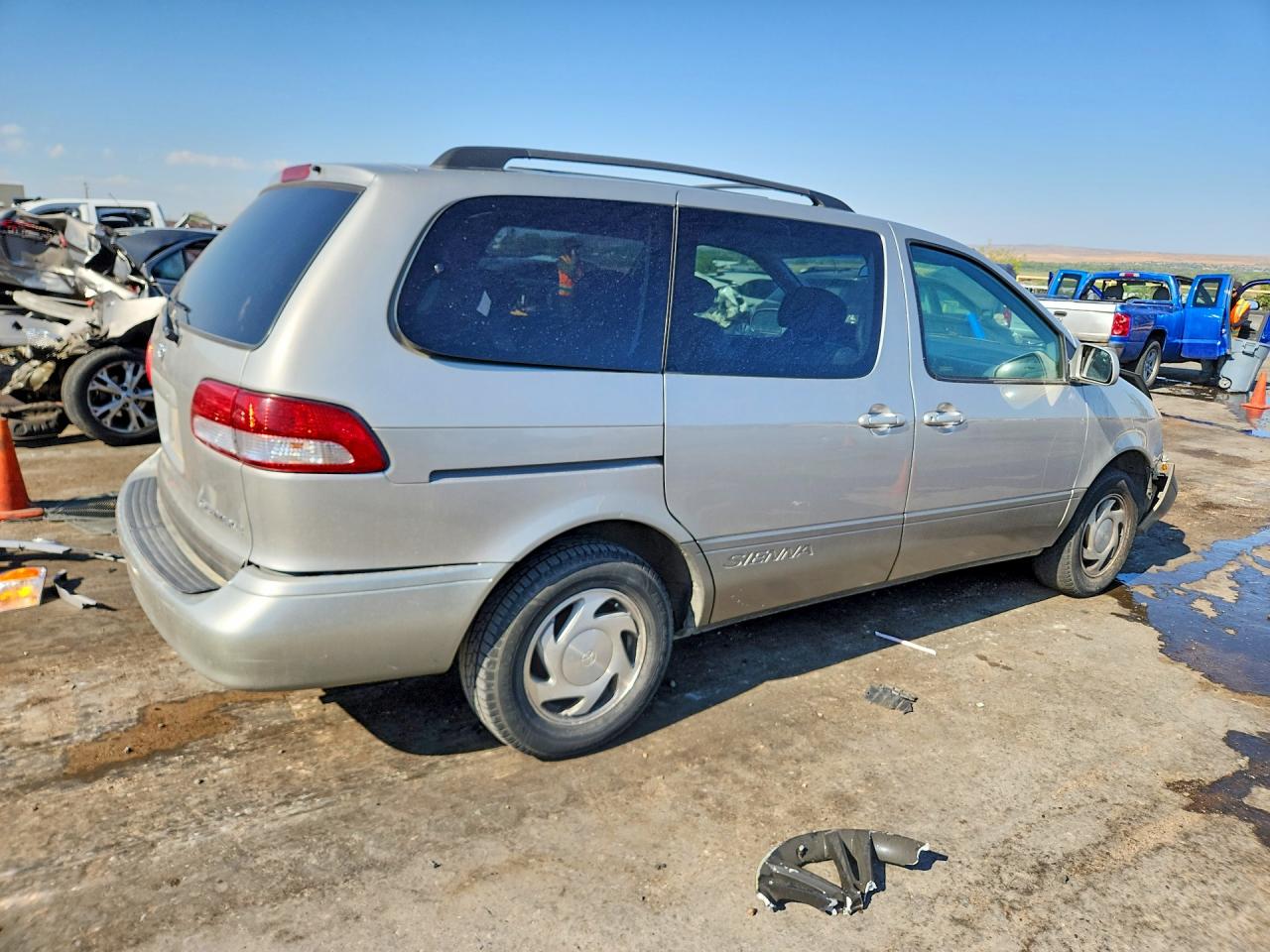 2002 TOYOTA SIENNA