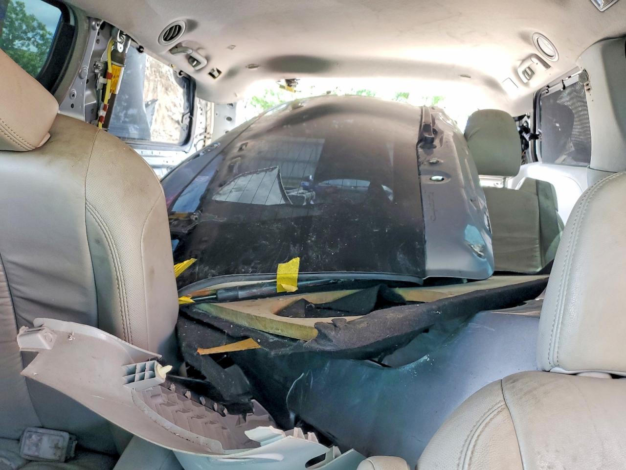2011 TOYOTA SIENNA