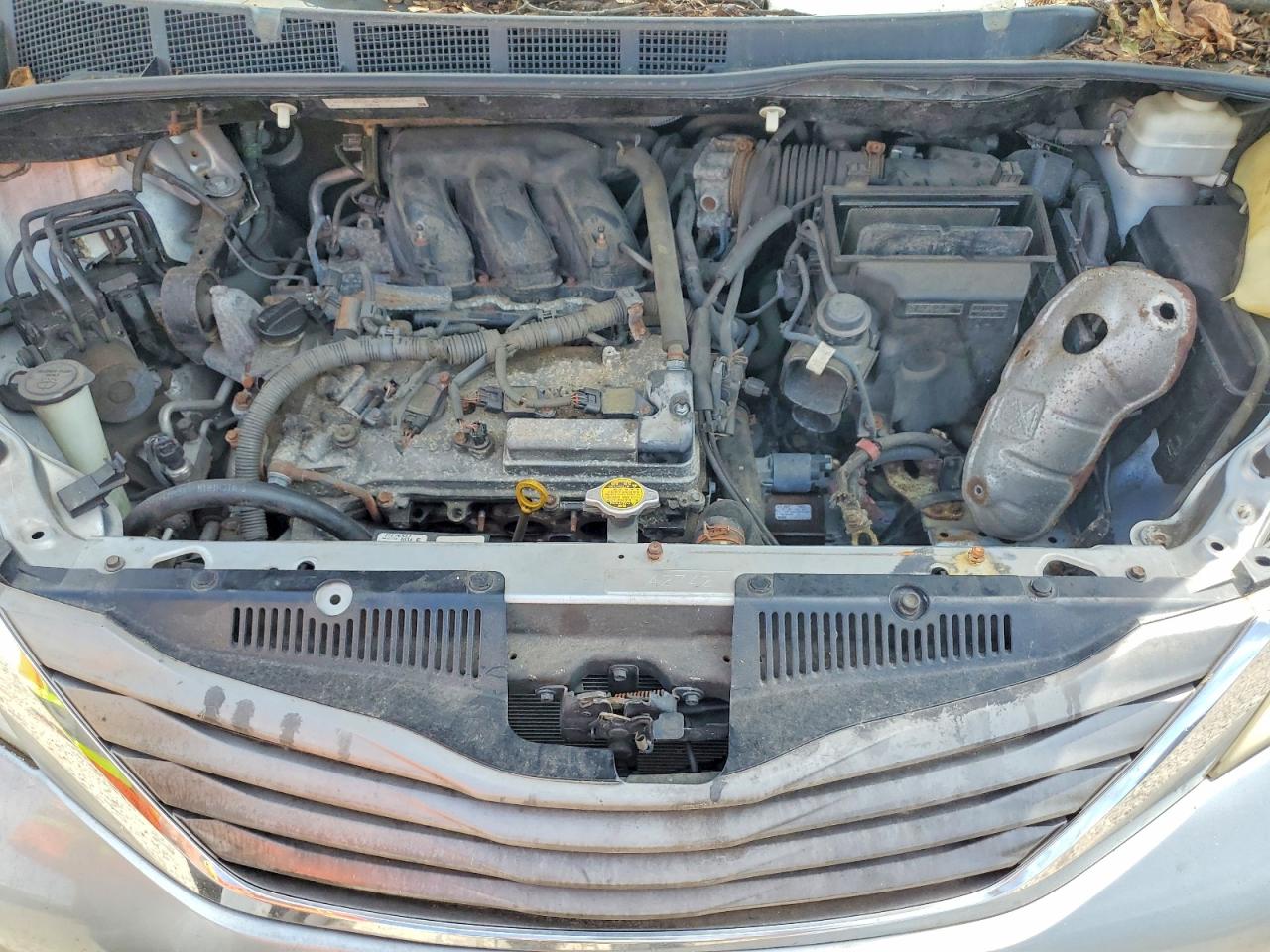 2011 TOYOTA SIENNA
