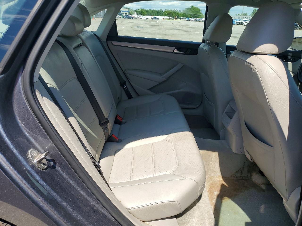 2015 VOLKSWAGEN PASSAT