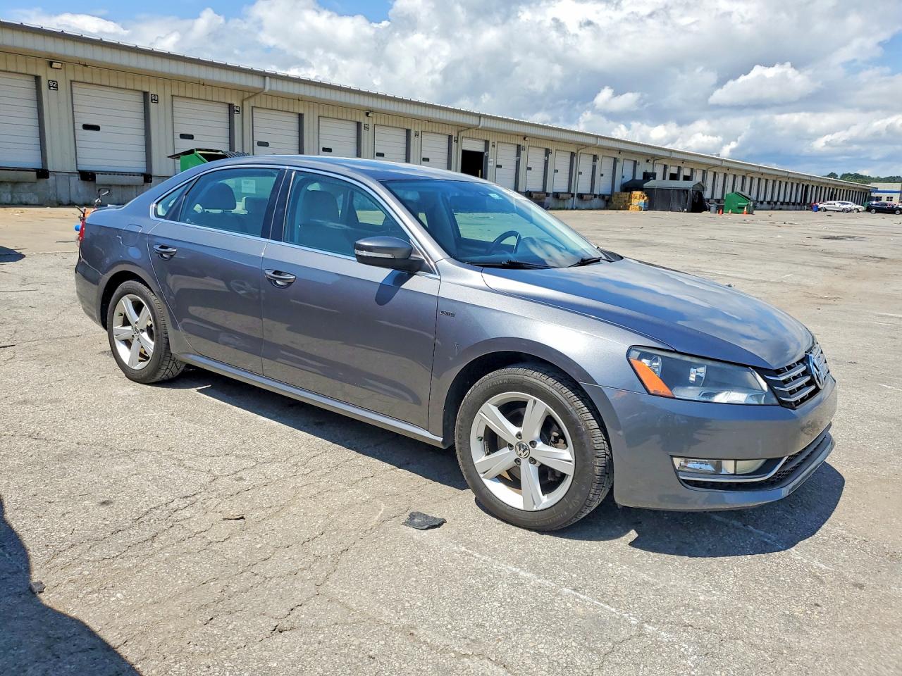 2015 VOLKSWAGEN PASSAT