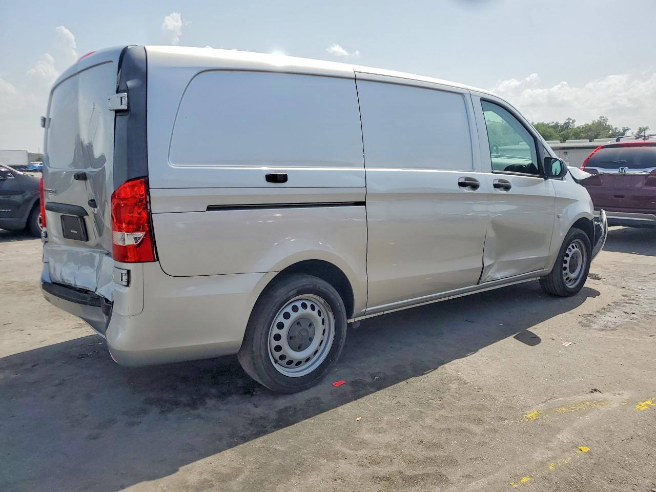 2018 MERCEDES-BENZ METRIS