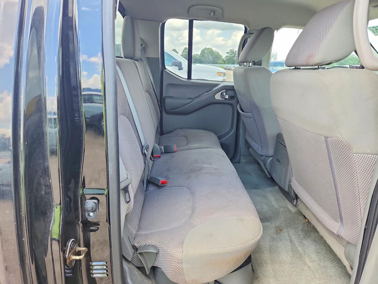 2015 NISSAN FRONTIER