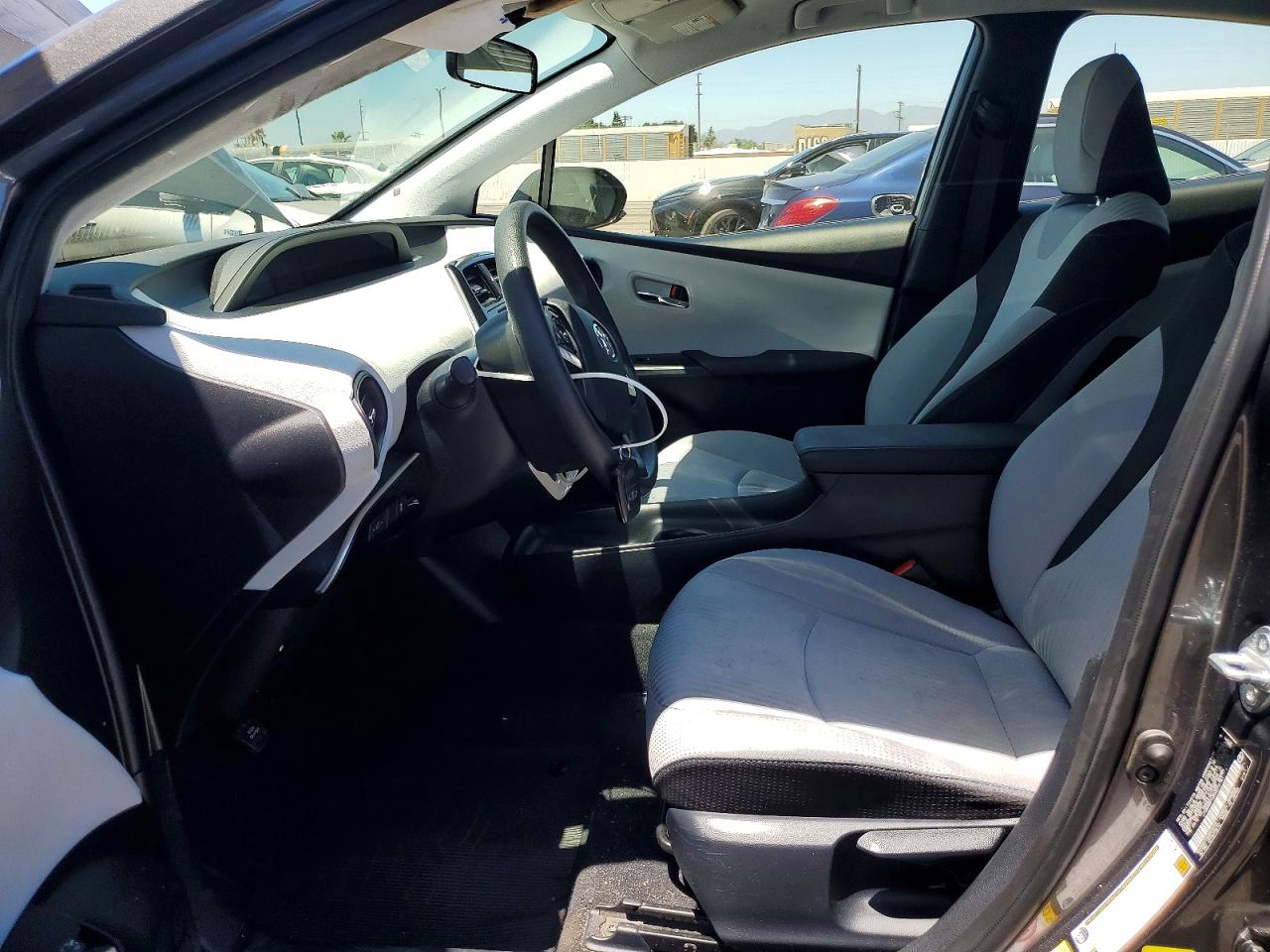 2016 TOYOTA PRIUS