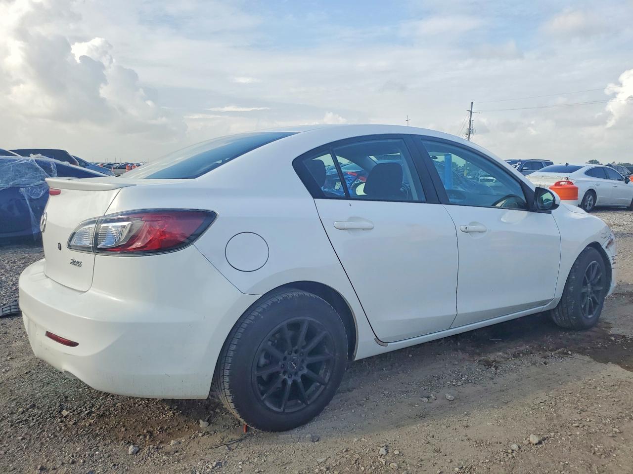2013 MAZDA 3