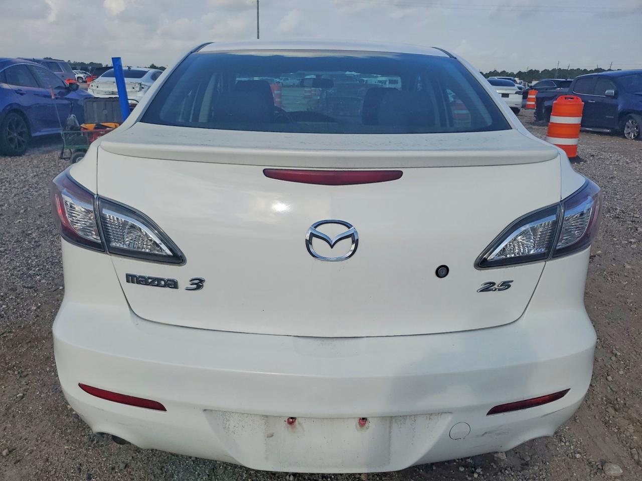 2013 MAZDA 3