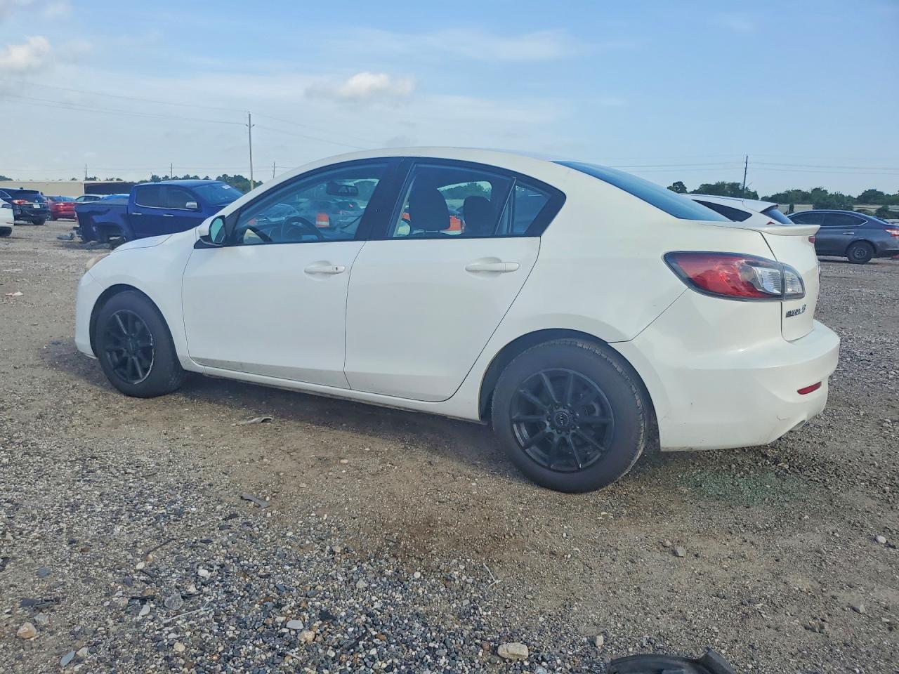 2013 MAZDA 3