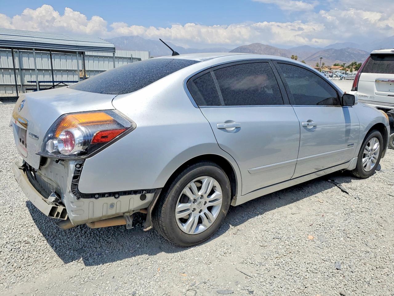 2010 NISSAN ALTIMA