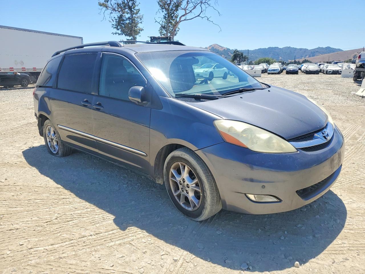 2006 TOYOTA SIENNA