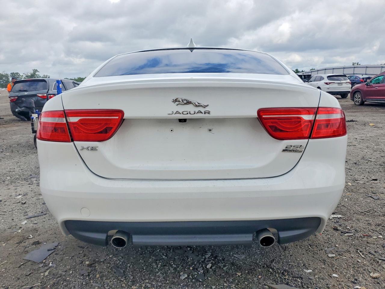 2018 JAGUAR XE