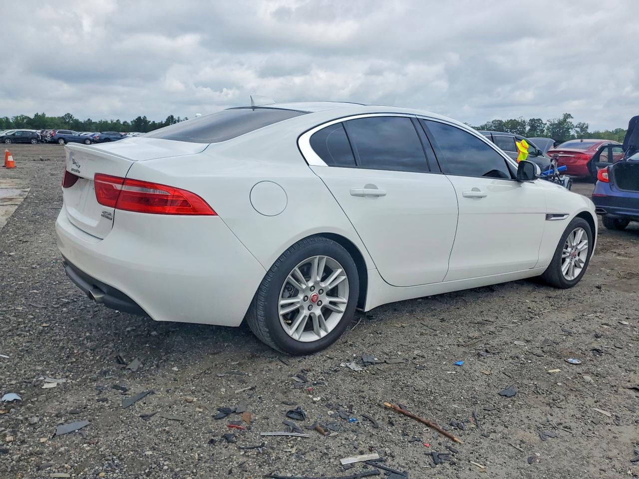 2018 JAGUAR XE