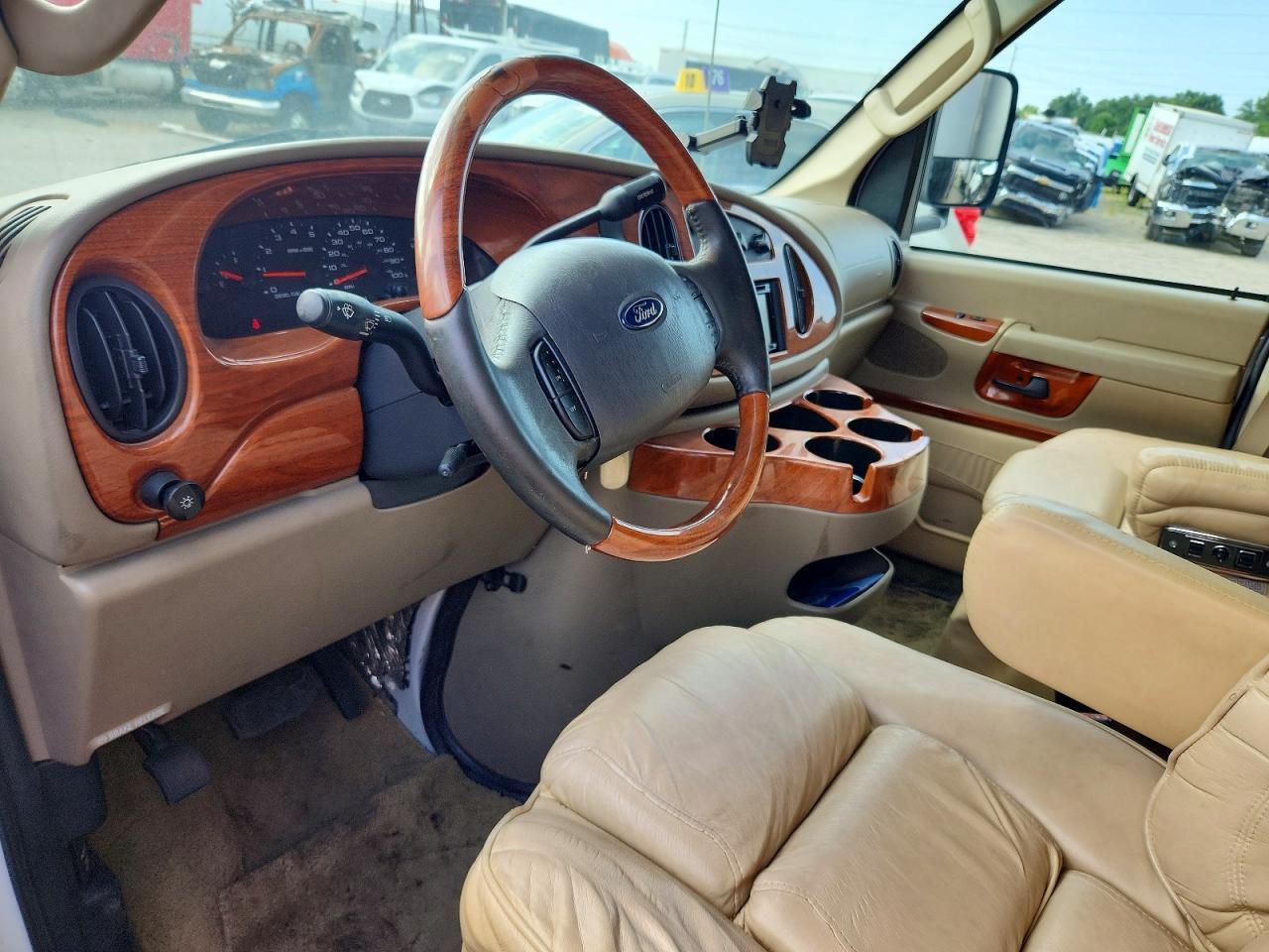 2006 DYNAMAX ECONOLINE