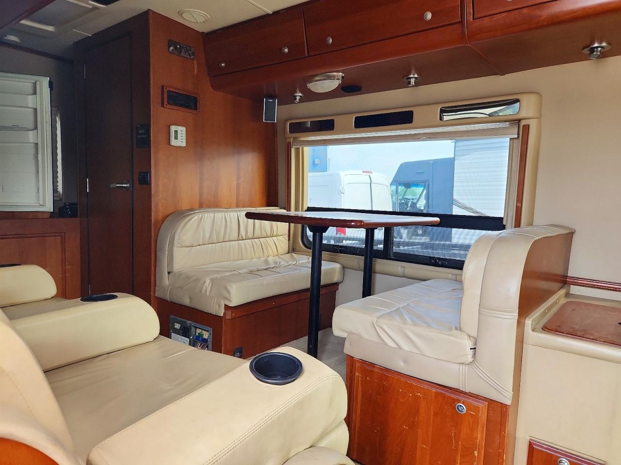 2006 DYNAMAX ECONOLINE