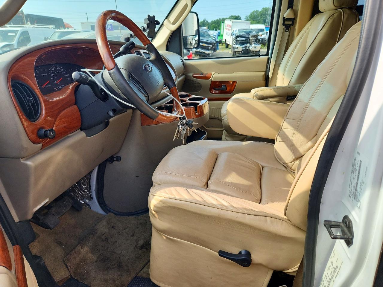 2006 DYNAMAX ECONOLINE