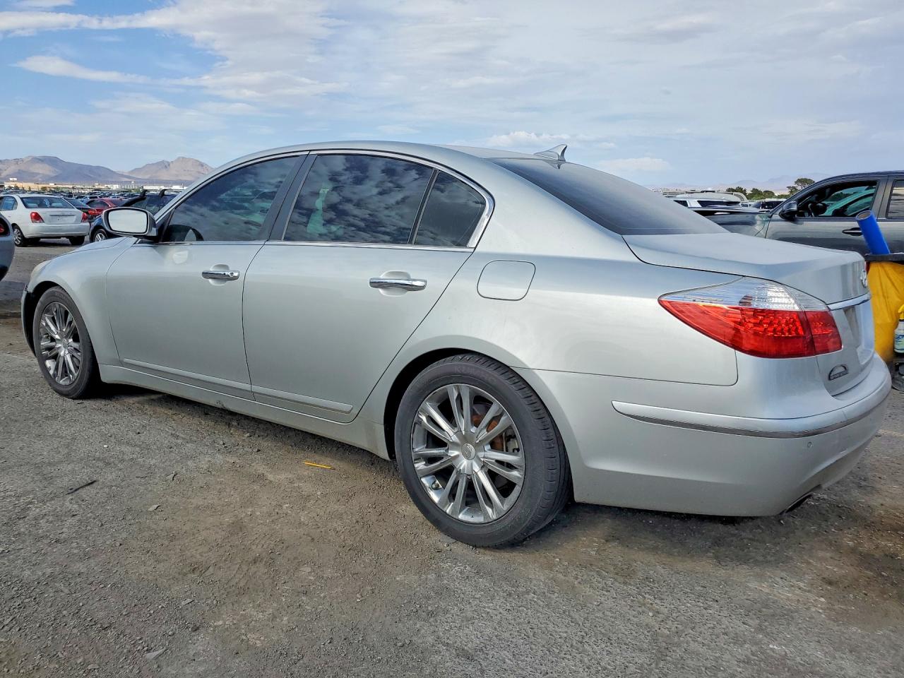 2011 HYUNDAI GENESIS