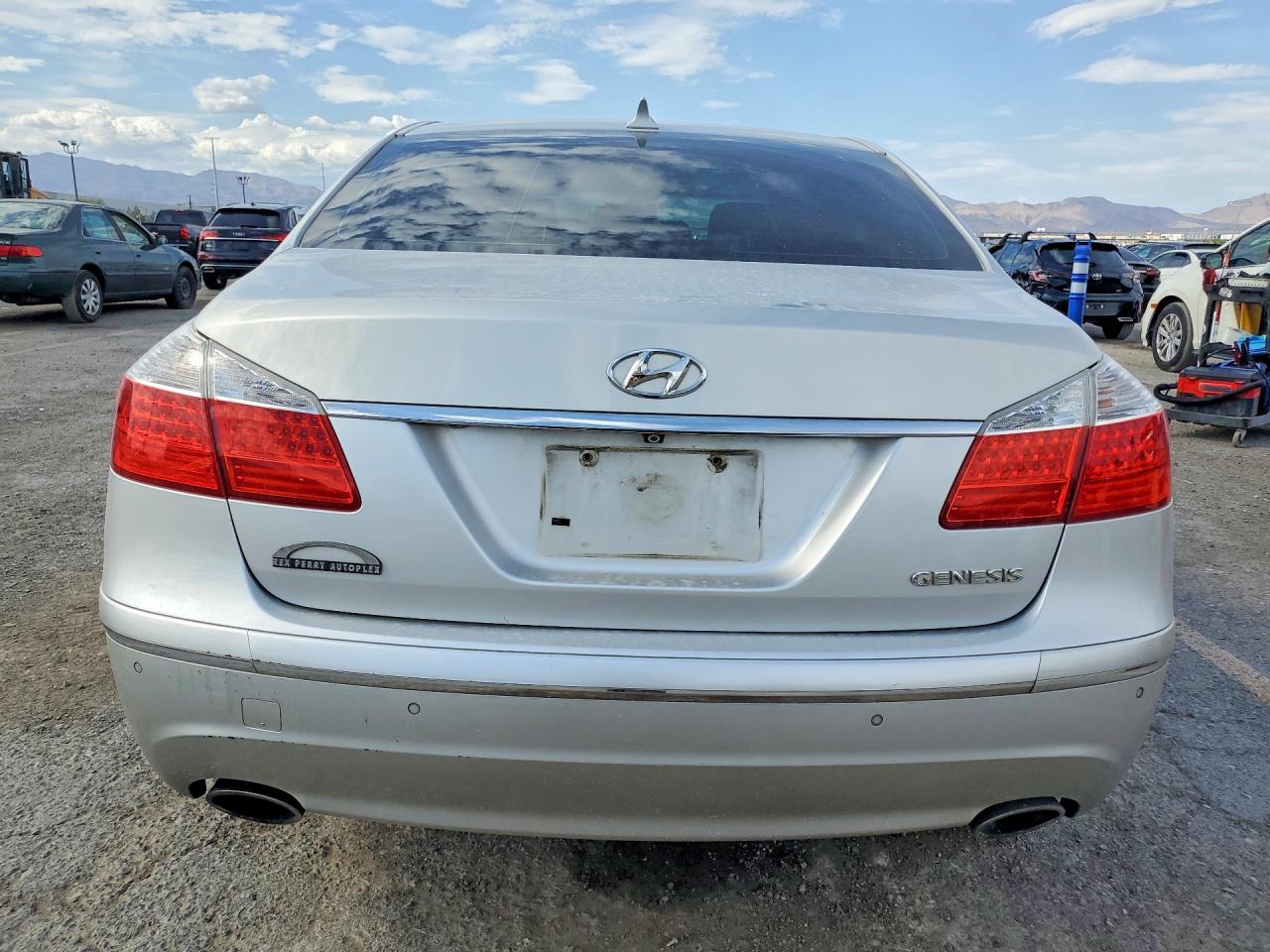 2011 HYUNDAI GENESIS