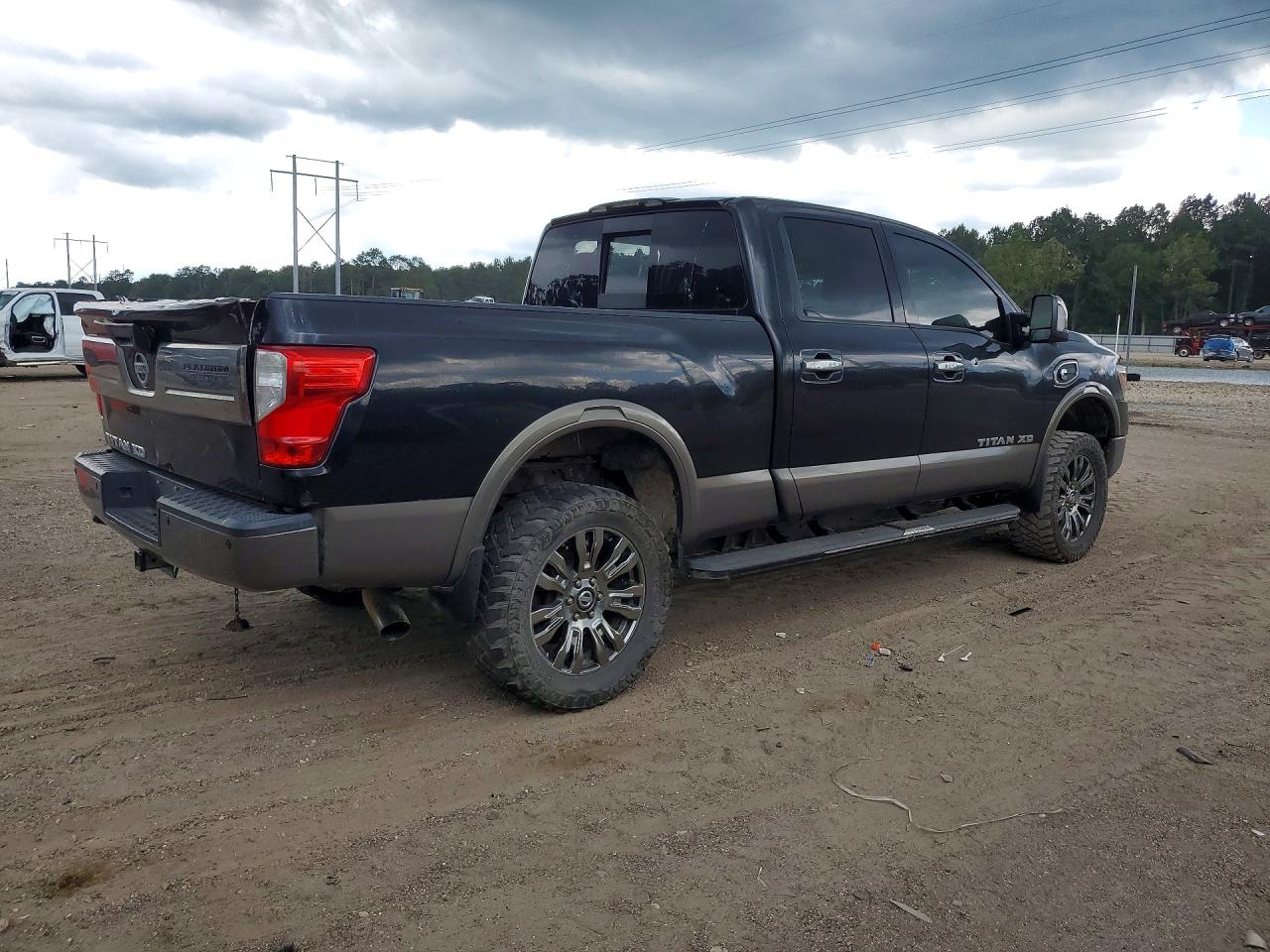 2016 NISSAN TITAN