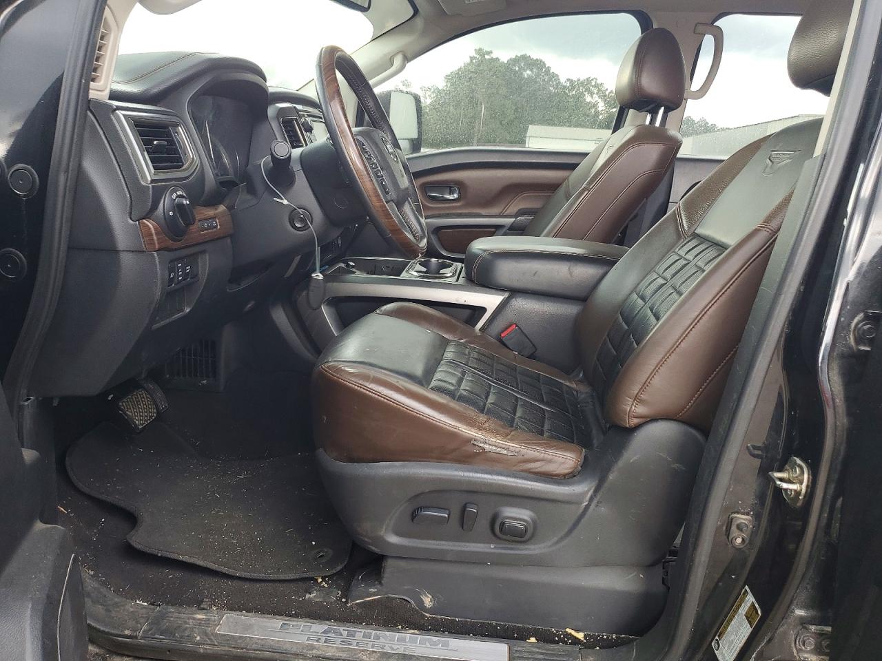 2016 NISSAN TITAN