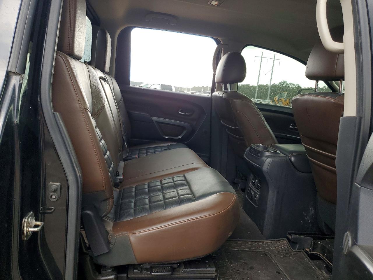 2016 NISSAN TITAN