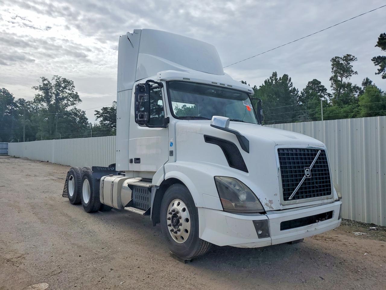 2016 VOLVO VN