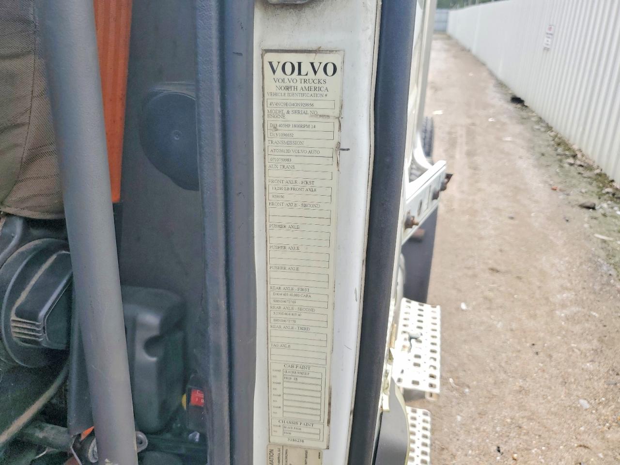 2016 VOLVO VN