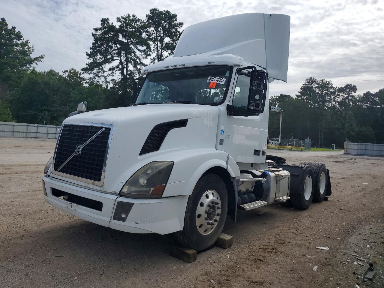2016 VOLVO VN