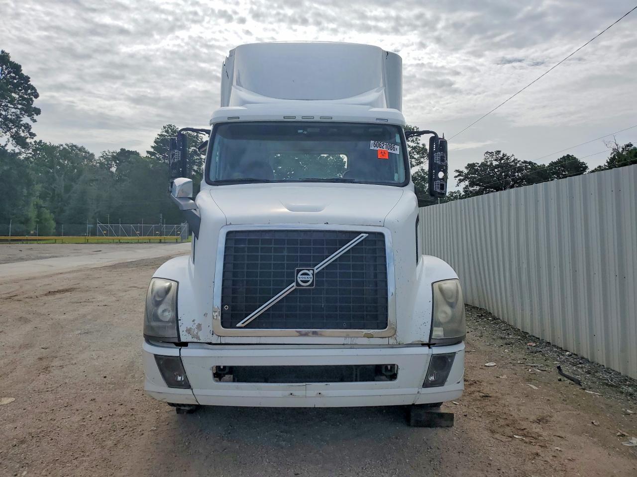 2016 VOLVO VN
