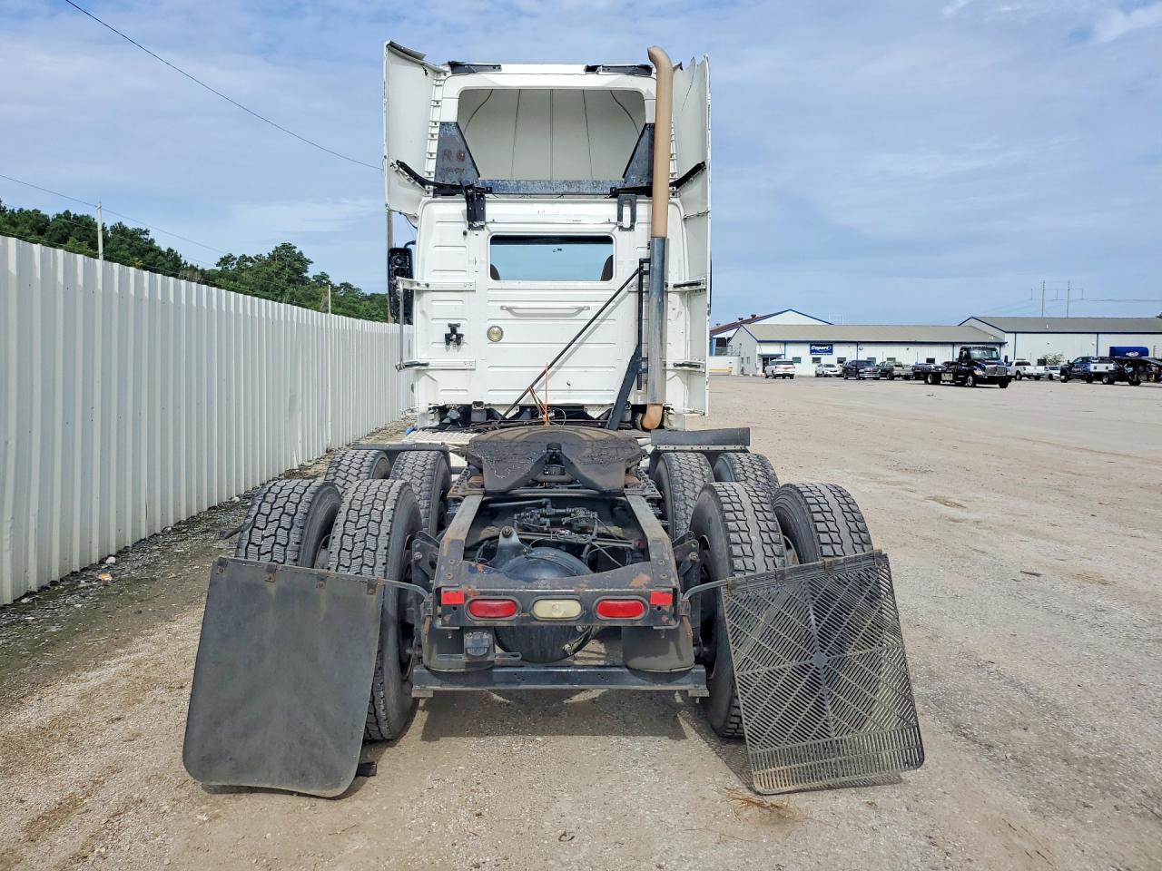 2016 VOLVO VN