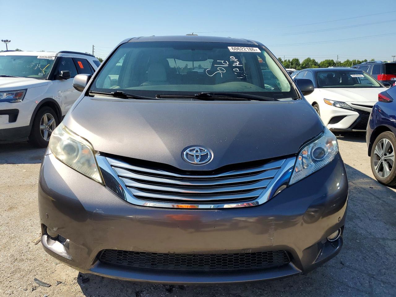 2011 TOYOTA SIENNA
