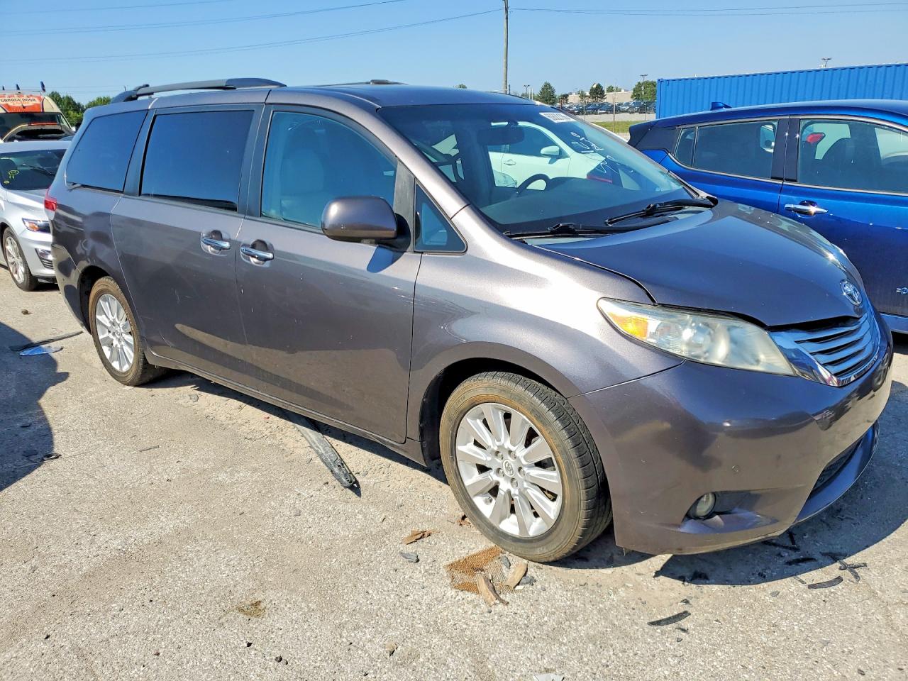 2011 TOYOTA SIENNA