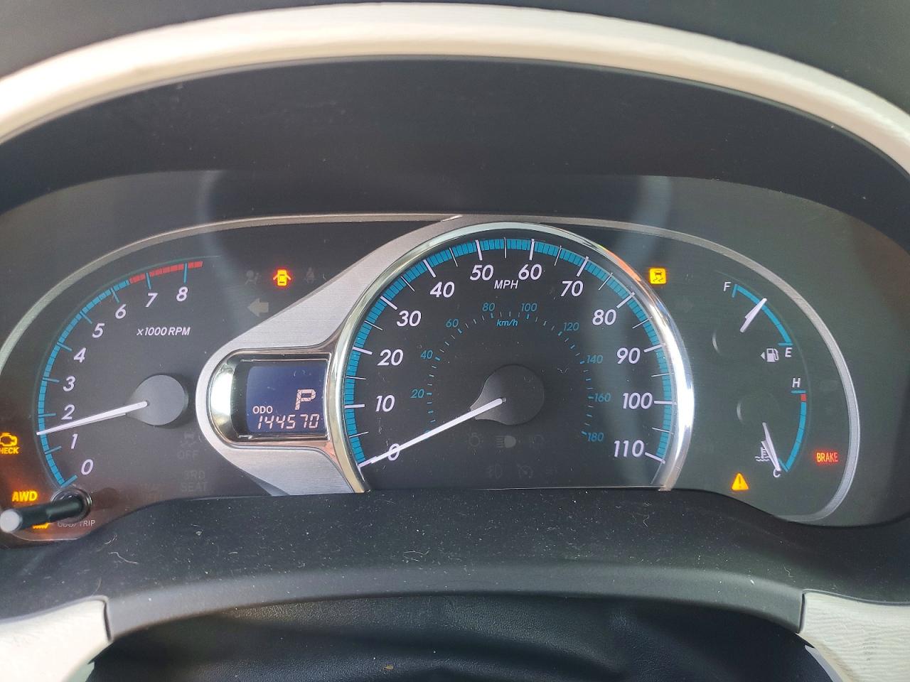2011 TOYOTA SIENNA