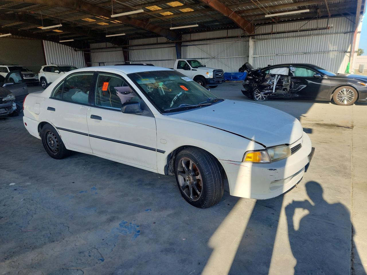 2000 MITSUBISHI MIRAGE