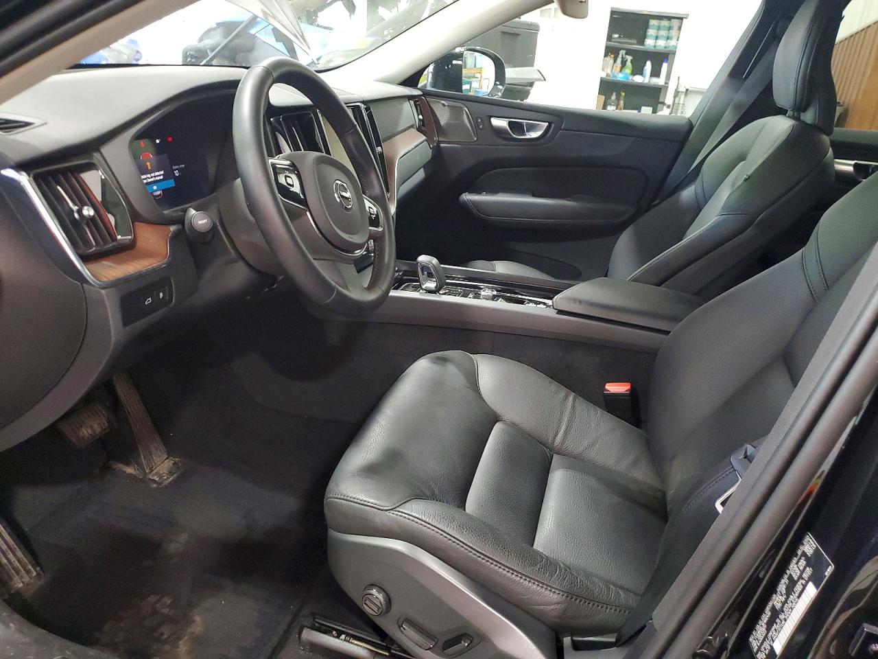 2024 VOLVO XC60