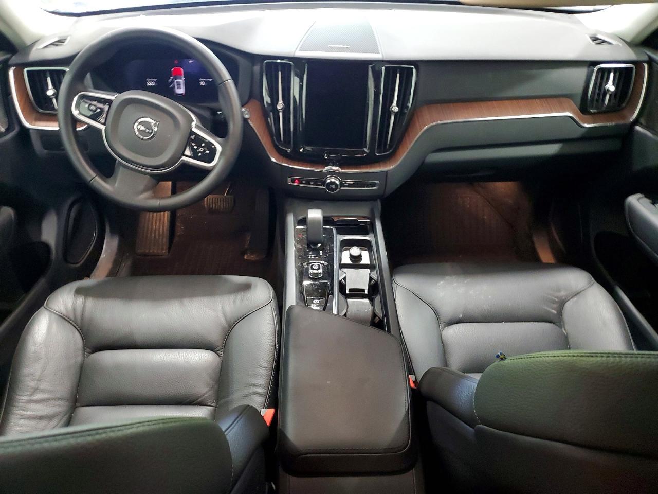 2024 VOLVO XC60
