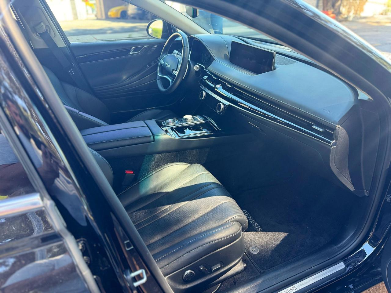 2023 GENESIS G80