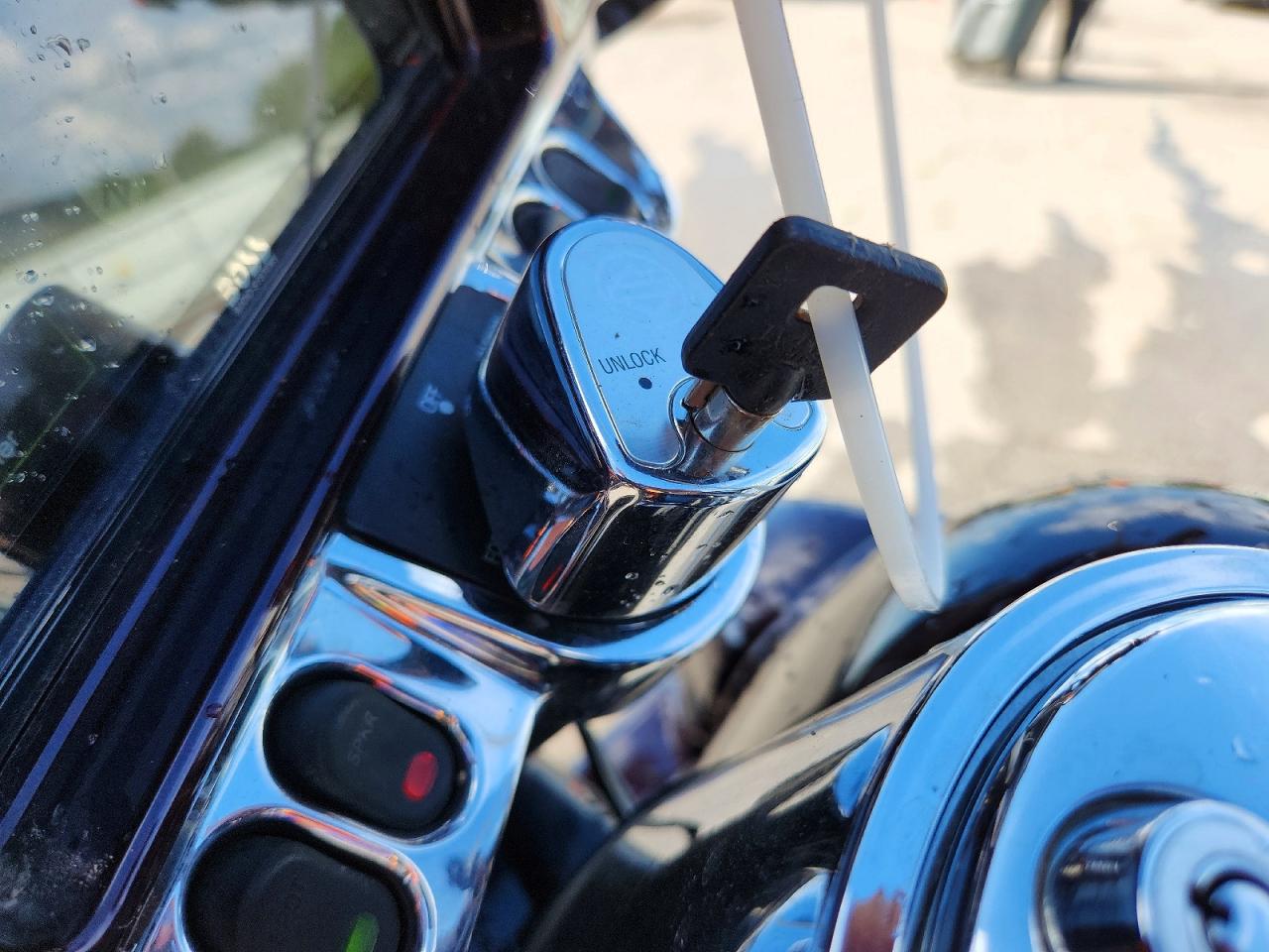 2006 HARLEY-DAVIDSON FL