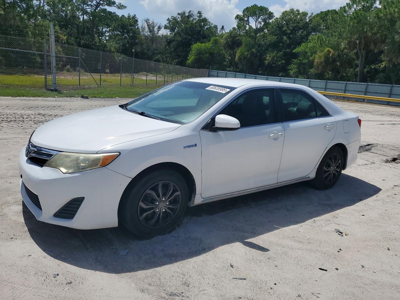 2013 TOYOTA CAMRY SOLA